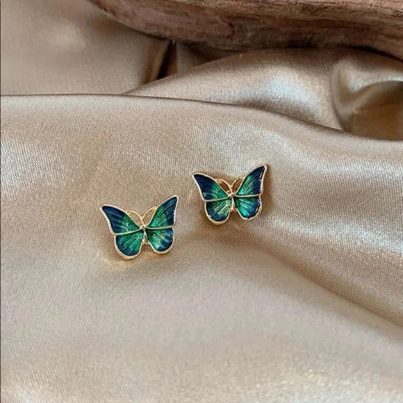 ✨Butterfly Studs (Boutique) - Picture 4 of 6